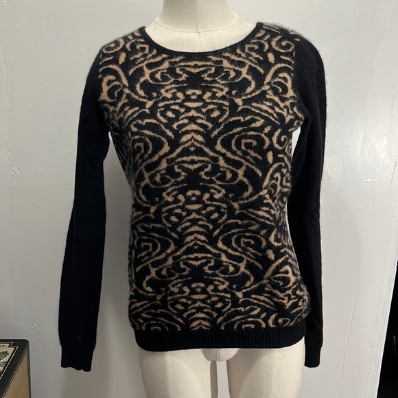 Neiman marcus cashmere sweater size medium - Picture 1 of 9